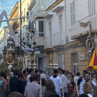 Multitudinaria procesión de la Virgen de los Milagros recorre el centro de la ciudad