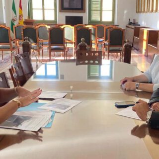 Reunión para atender demandas vecinales con comunidades de propietarios