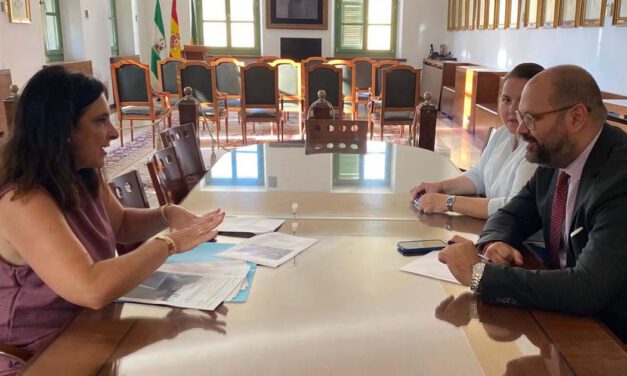 Reunión para atender demandas vecinales con comunidades de propietarios