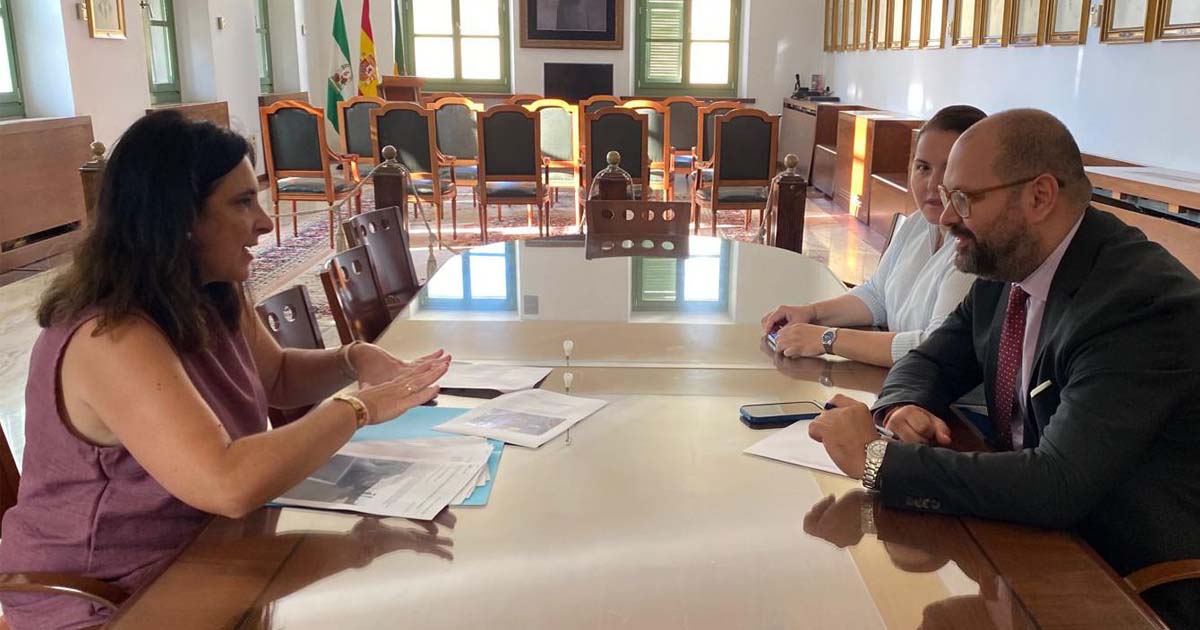 Reunión para atender demandas vecinales con comunidades de propietarios
