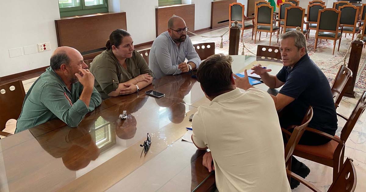 Vecinos de Urbaluz plantean mejoras en mantenimiento, limpieza y seguridad en una reunión con el Ayuntamiento