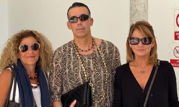 Los comercios se suman al concurso de escaparates ‘El Puerto de Santa María en Rosa’ contra el cáncer de mama
