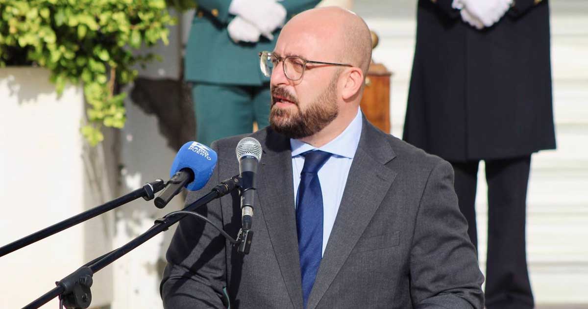 El Puerto celebra el Día de la Hispanidad con un emotivo acto institucional en la Plaza Isaac Peral