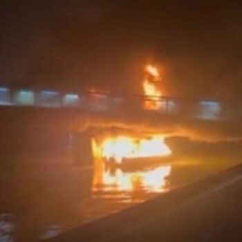 Una lancha explota en el río Guadalete e incendia varias embarcaciones en Pozos Dulces