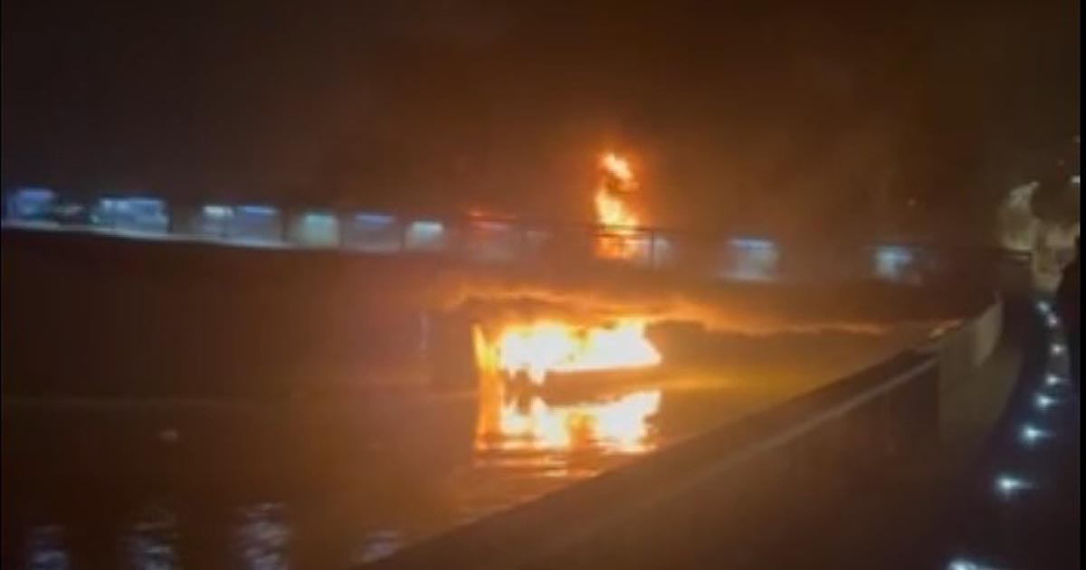 Una lancha explota en el río Guadalete e incendia varias embarcaciones en Pozos Dulces