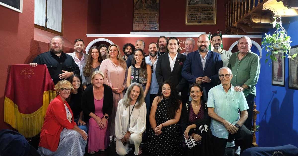 El ciclo “Flamenco Bajo la Luz de la Luna” cierra con un homenaje a Paco León y la entrega de donativos solidarios