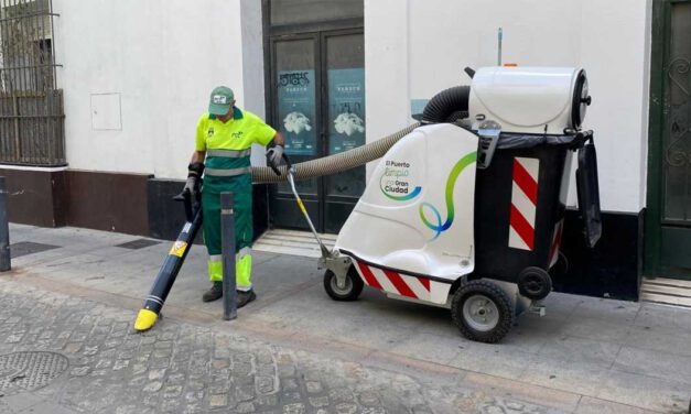 El servicio de limpieza se refuerza con nuevos aspiradores urbanos eléctricos