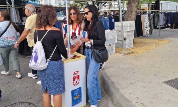 ERACIS+ acerca sus recursos a los vecinos de El Juncal con dos stands informativos en el mercadillo