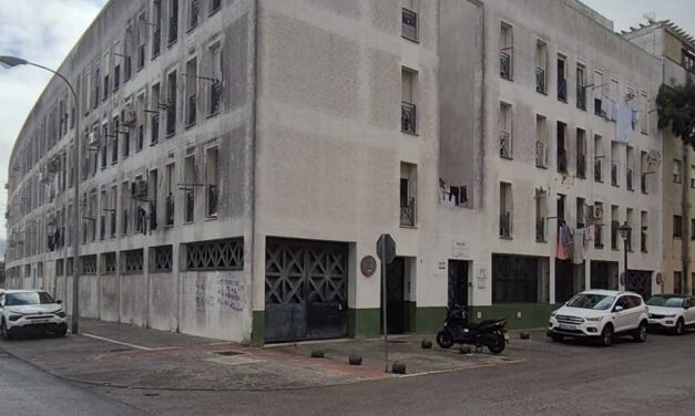Suvipuerto renueva los ascensores del grupo de viviendas de El Tejar