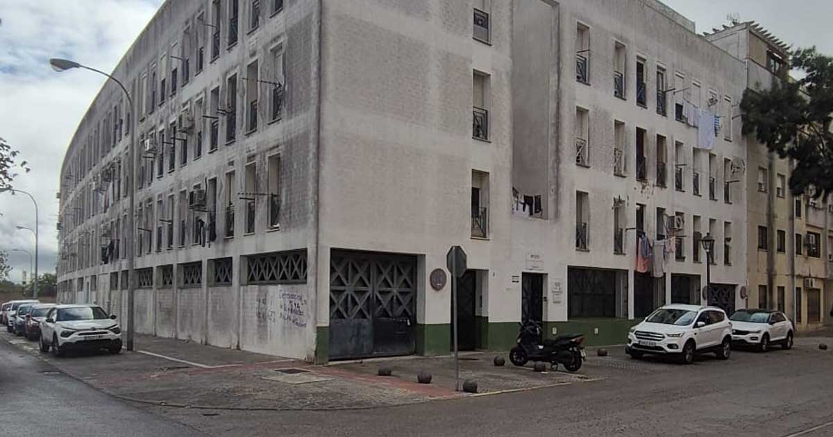 Suvipuerto renueva los ascensores del grupo de viviendas de El Tejar