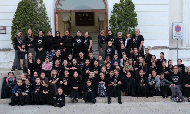 El flashmob flamenco de la Escuela de Diana Andrades llena de arte la Plaza Isaac Peral