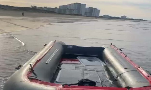 Tres hombres huyen tras un desembarco en El Puerto vinculado al petaqueo de combustible para narcolanchas
