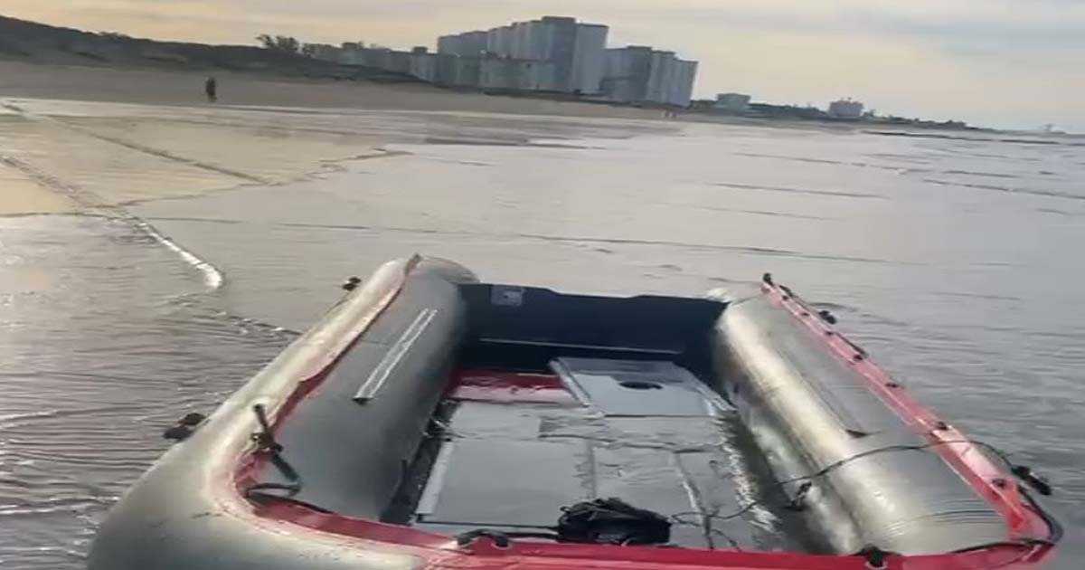 Tres hombres huyen tras un desembarco en El Puerto vinculado al petaqueo de combustible para narcolanchas