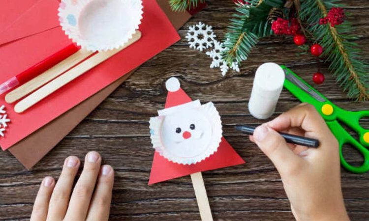 El Centro Cívico Augusto Tolón acoge un taller gratuito de manualidades navideñas con 15 plazas disponibles