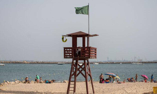 IU pide explicaciones por la prolongación de los servicios de socorrismo y ambulancias en las playas