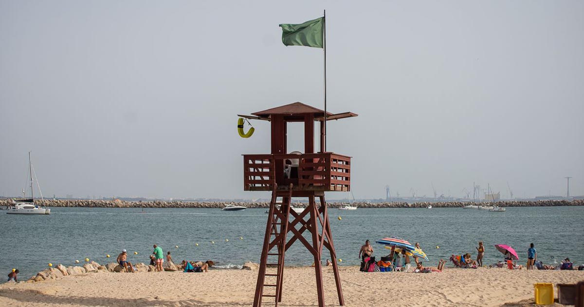 IU pide explicaciones por la prolongación de los servicios de socorrismo y ambulancias en las playas