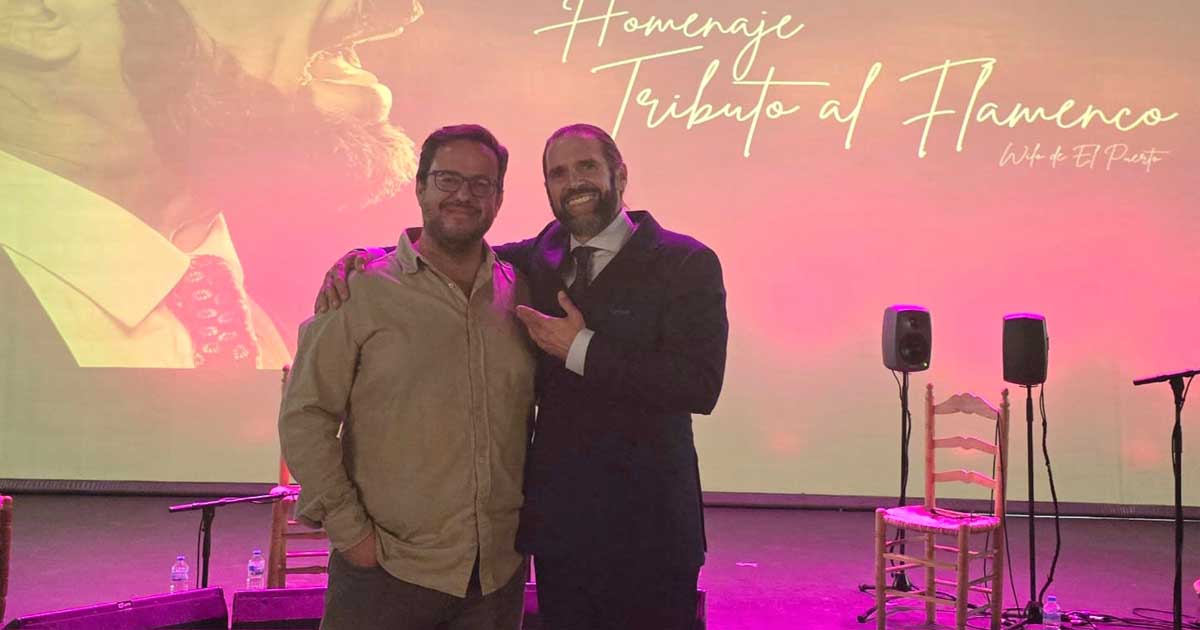 Estreno emocionante de “Homenaje” en el Muñoz Seca con el cantaor portuense El Wilo