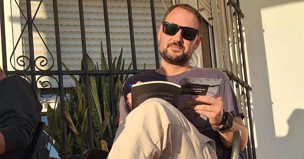 Jesús Graván pide el apoyo de El Puerto para llevar su poemario a las librerías nacionales