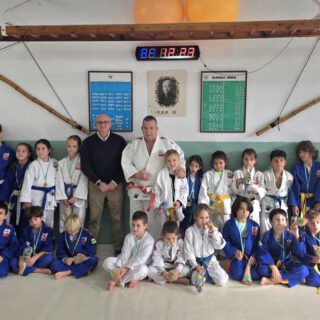 El Trofeo Local de Navidad del Judo Club Tadeo reúne a más de cien jóvenes judokas en una jornada de convivencia