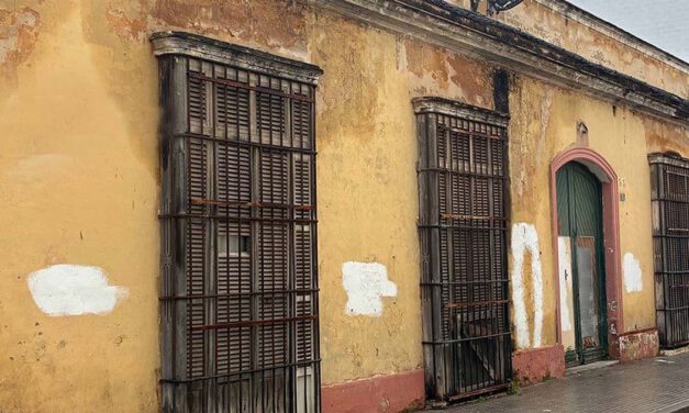 Adiós a la ‘bodega de las latas’: retiradas las chapas del edificio de Santa Lucía, 35