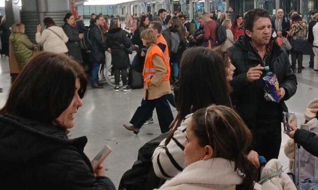 El descarrilamiento en Córdoba provoca horas de incertidumbre para viajeros de El Puerto en Madrid