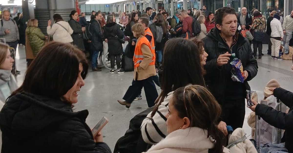 El descarrilamiento en Córdoba provoca horas de incertidumbre para viajeros de El Puerto en Madrid