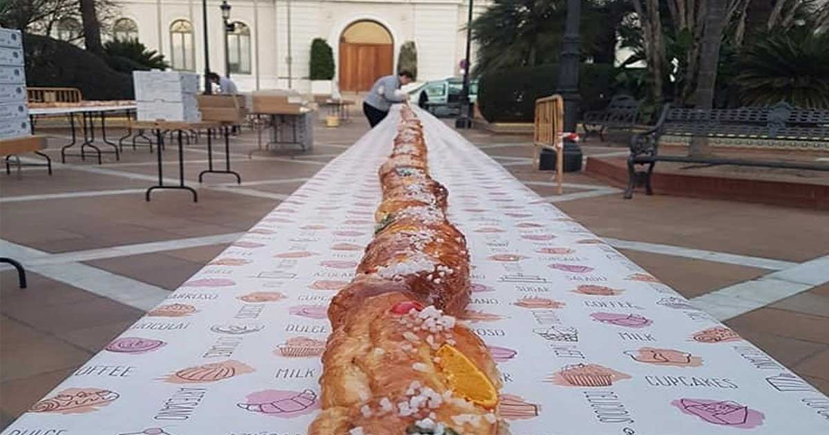 Cien metros de roscón para endulzar la víspera de Reyes con fines solidarios en El Puerto