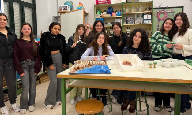 El alumnado acerca la ciencia a las aulas en el Día de la Mujer y la Niña en la Ciencia