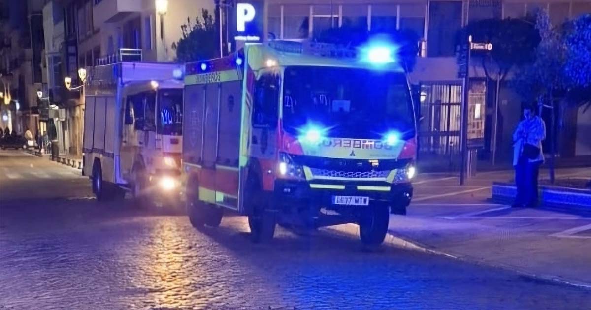 Rescatado un menor tras caer desde una azotea a una vivienda en ruinas en la calle Virgen de los Milagros