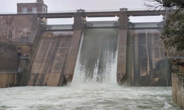 La apertura de compuertas en la presa de Bornos incrementa el riesgo de crecida del Guadalete