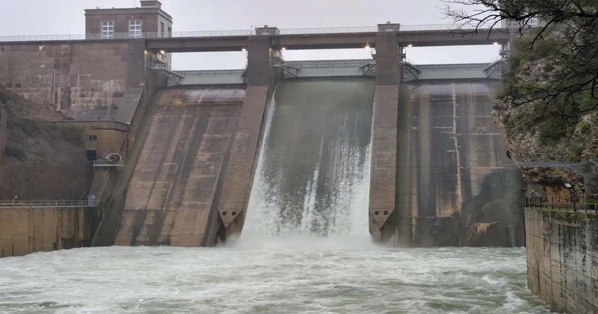 La apertura de compuertas en la presa de Bornos incrementa el riesgo de crecida del Guadalete