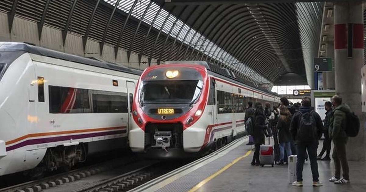 El temporal fuerza el cierre de parques y playas y causa retrasos ferroviarios entre Sevilla y Cádiz
