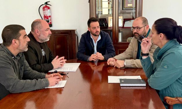 El Ayuntamiento analiza con los sindicatos la regulación de los turnos nocturnos y festivos de la Policía Local