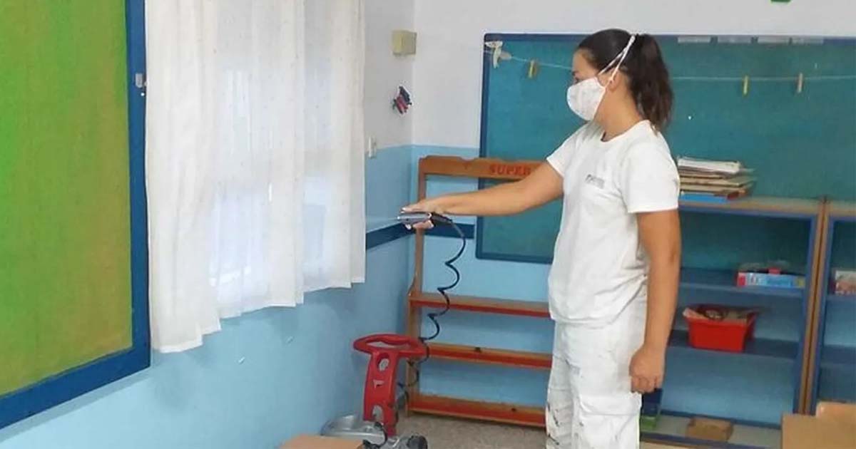 Izquierda Unida alerta de impagos a la plantilla de limpieza de colegios y edificios municipales