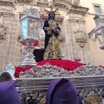 Dolor y Sacrificio llenó de silencio el centro histórico en el Martes Santo