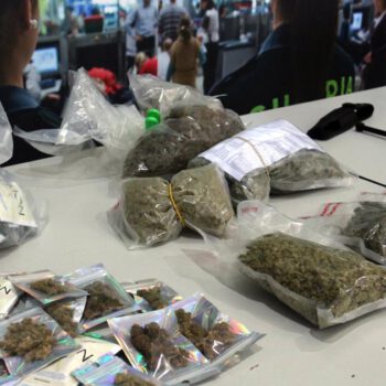 Tres investigados tras inspecciones en tiendas CBD por venta ilegal de cogollos y hachís