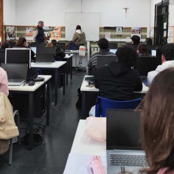 Apemsa acerca la contabilidad empresarial al aula con una experiencia piloto en SAFA San Luis