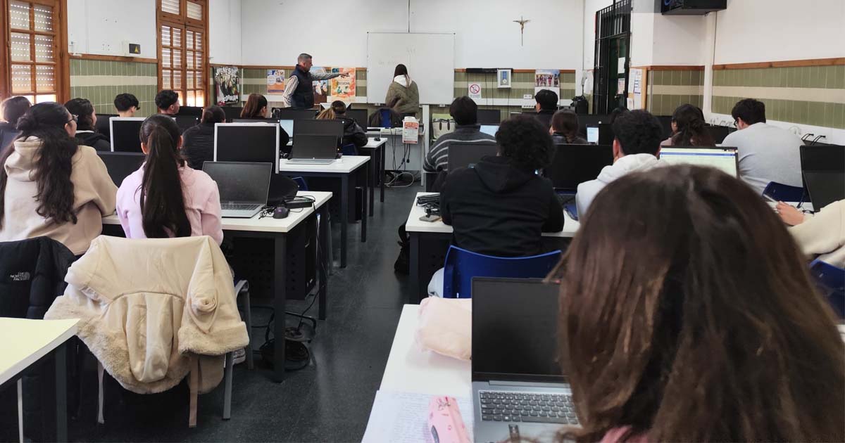 Apemsa acerca la contabilidad empresarial al aula con una experiencia piloto en SAFA San Luis
