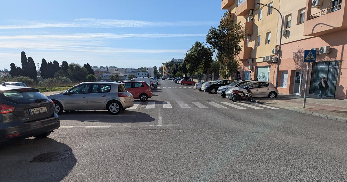 Una veintena de coches aparecen con los cristales rotos tras varios robos en La Florida