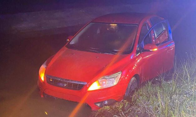 Un coche acaba fuera de la vía de madrugada en la N-IV a la altura de Doña Blanca