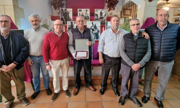 El Club Taurino El Rabo abre una exposición de Semana Santa con 20 fotografías en blanco y negro