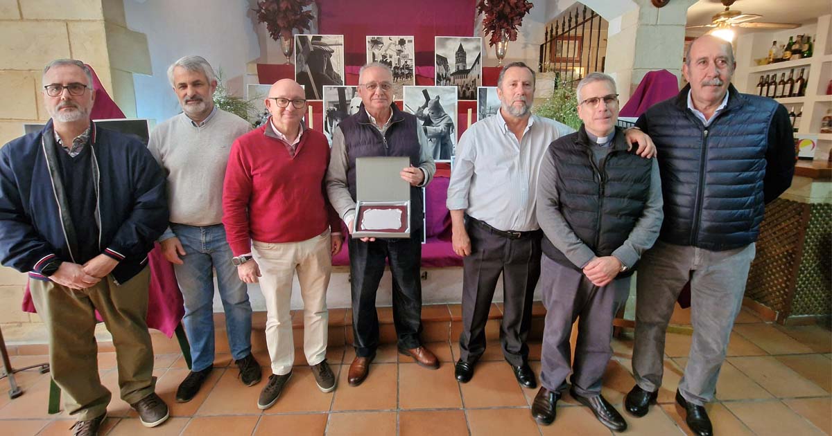 El Club Taurino El Rabo abre una exposición de Semana Santa con 20 fotografías en blanco y negro