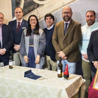 La Semana Santa portuense reconoce a tres cofrades con el Nazareno de Plata en un emotivo acto