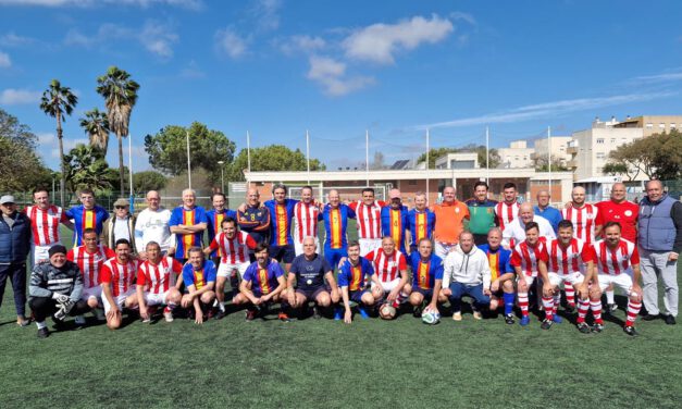 El Racing Club Portuense Veteranos se impone a Leyendas Notarios en un amistoso marcado por la convivencia en El Juncal