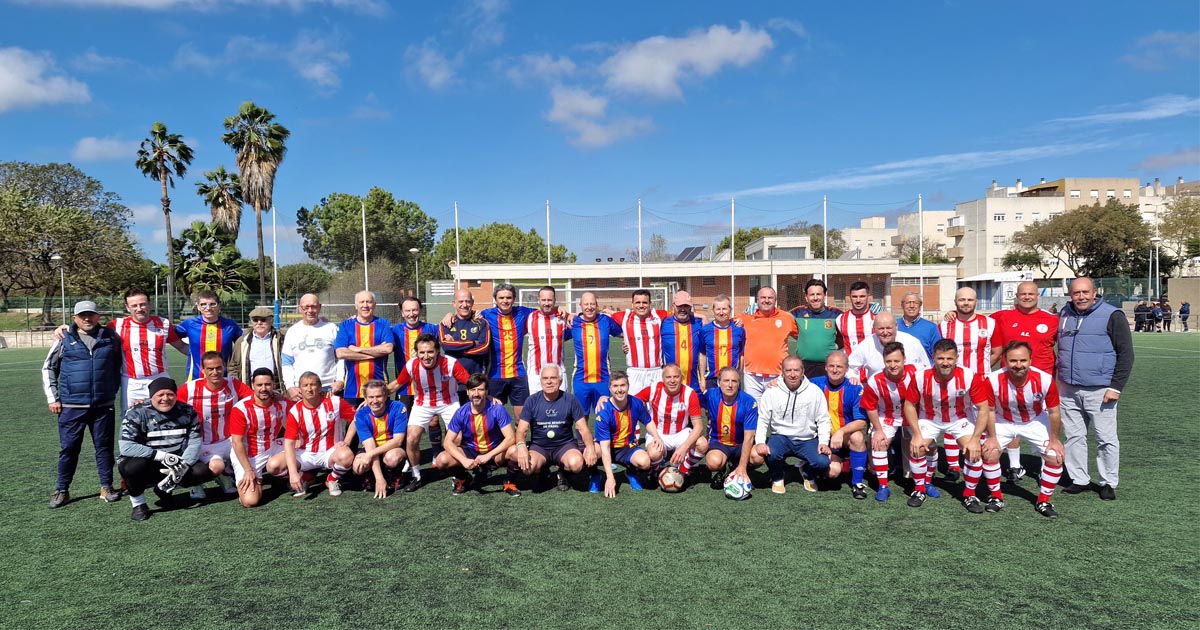 El Racing Club Portuense Veteranos se impone a Leyendas Notarios en un amistoso marcado por la convivencia en El Juncal