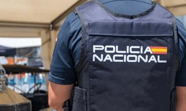 Investigan en El Puerto a una dependienta por financiar compras con datos de clientes