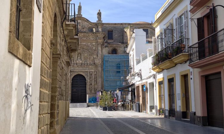 La Prioral libera parte de su fachada antes de Semana Santa tras retirar andamios