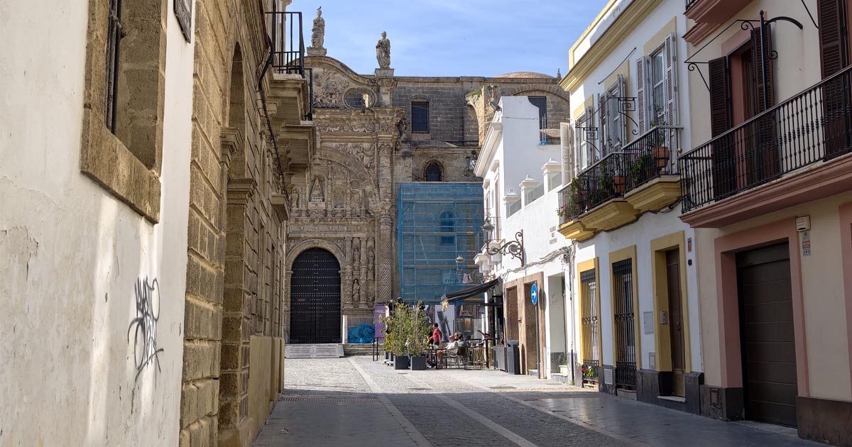 La Prioral libera parte de su fachada antes de Semana Santa tras retirar andamios