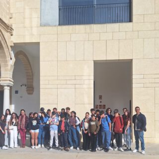 Estudiantes de varios centros participan en visitas didácticas a la exposición de El Hospitalito