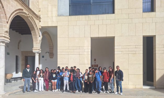 Estudiantes de varios centros participan en visitas didácticas a la exposición de El Hospitalito